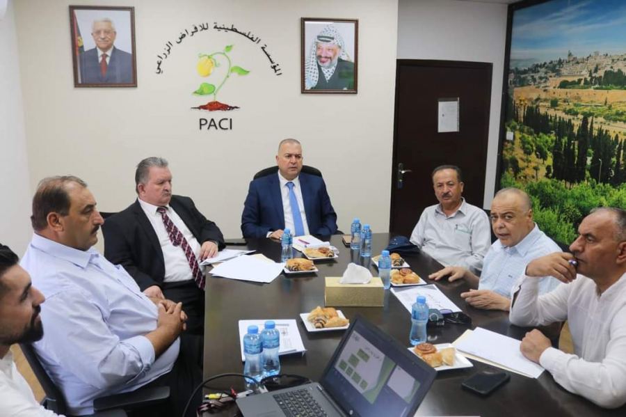 الإقراض الزراعي تبحث مع الجمعية التعاونية لمزارعي النخيل في أريحا والأغوار تعزيز صمود المزارع على أرضه